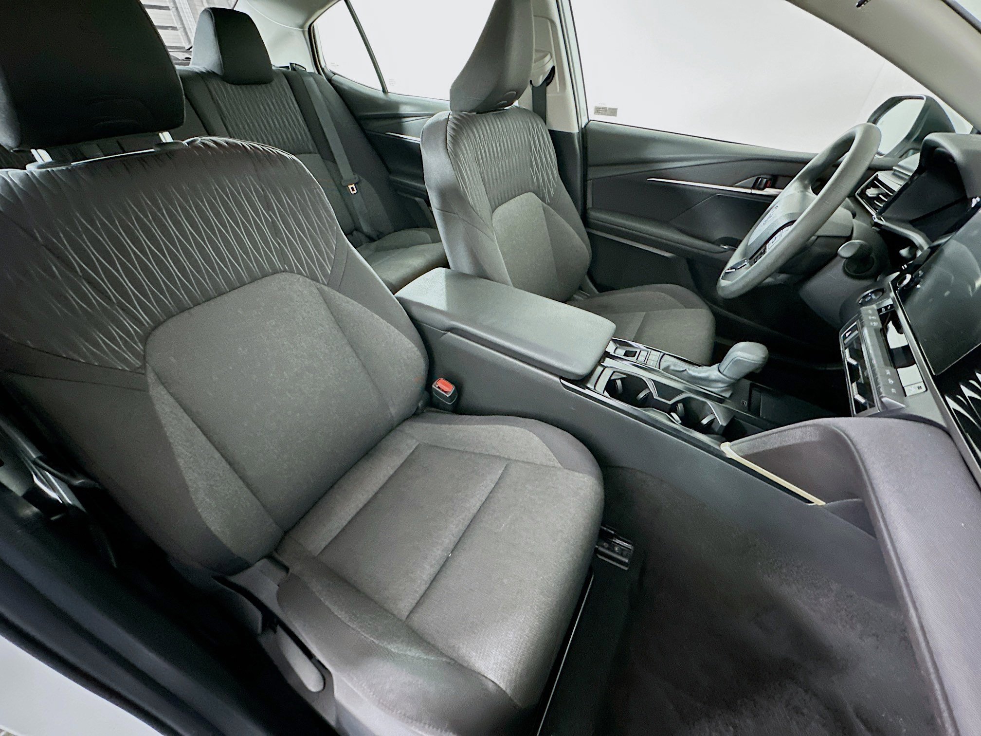 Used 2025 Toyota Camry LE image 31