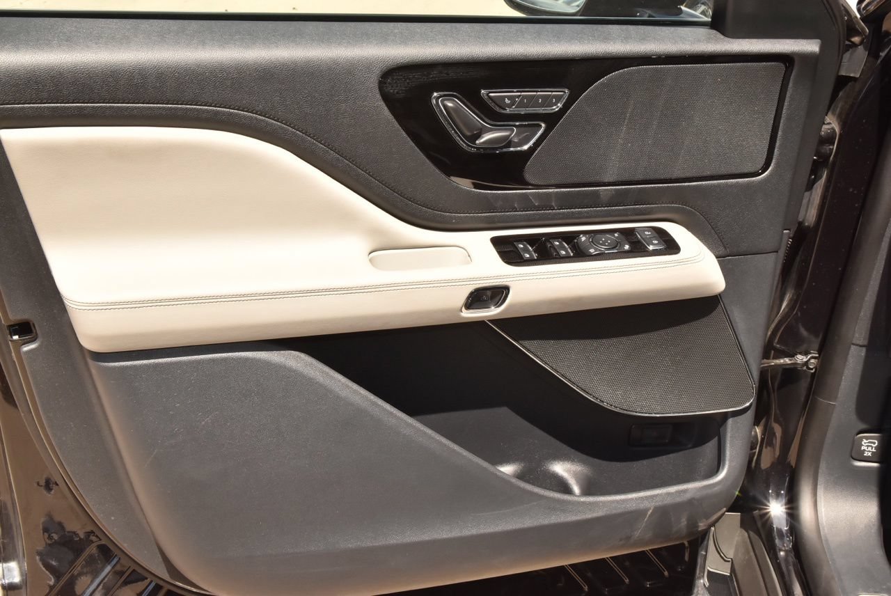 Certified 2026 Lincoln Aviator AWD image 36