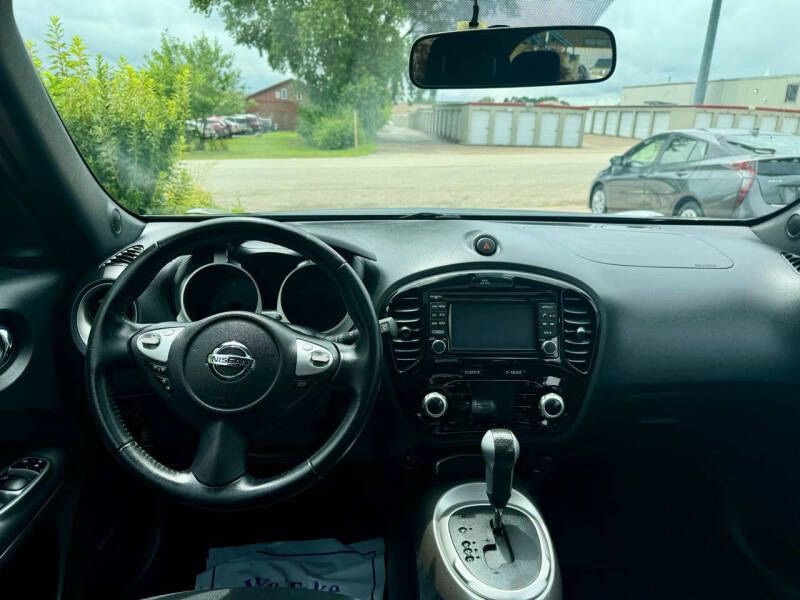Used 2015 Nissan Juke SV w/ Technology Package AWD/4WD image 13