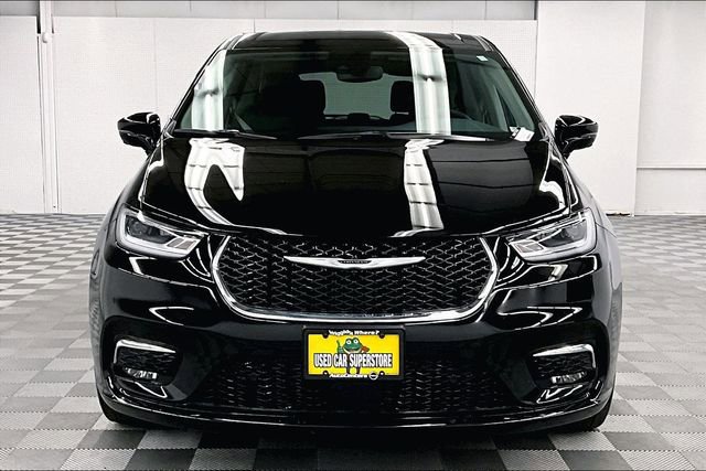 Used 2024 Chrysler Pacifica Touring-L image 4