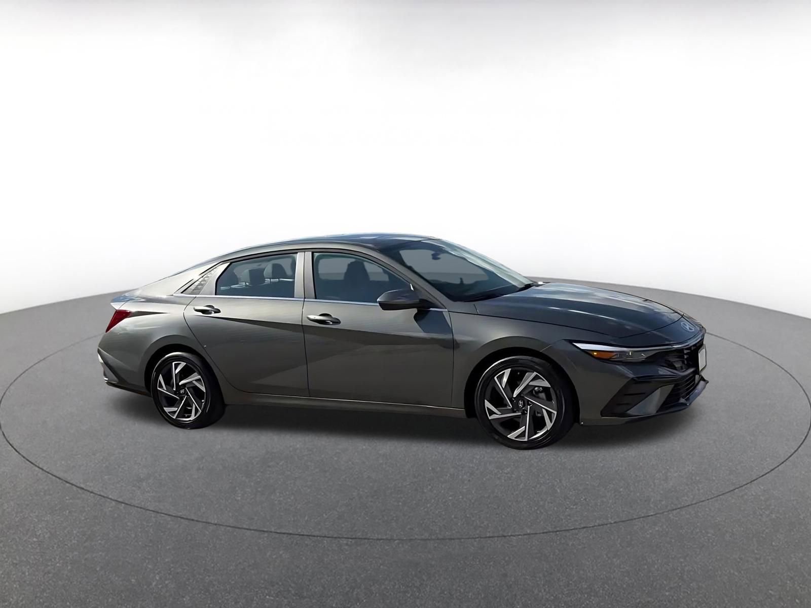 Used 2025 Hyundai Elantra SEL video 2