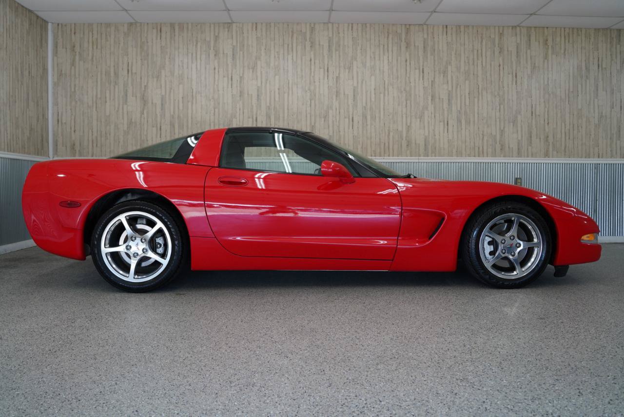 Used 2003 Chevrolet Corvette Coupe w/ Preferred Equipment Group RWD image 6