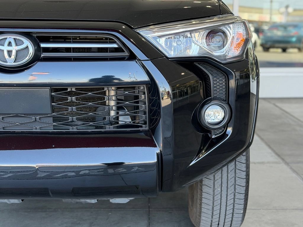 Used 2021 Toyota 4Runner SR5 AWD/4WD image 6