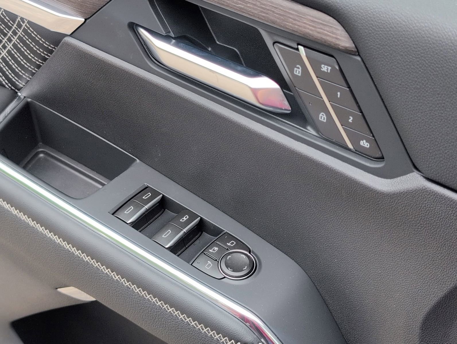 New 2026 GMC Acadia Denali FWD image 17