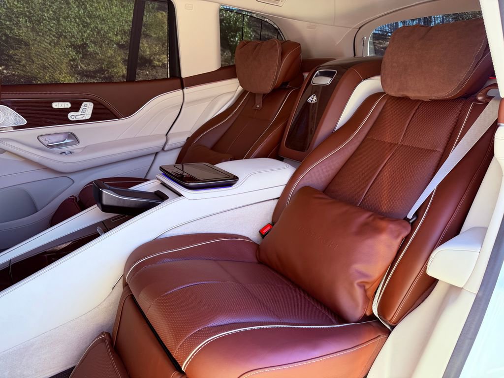 Used 2023 Mercedes-Benz Maybach GLS 600 4MATIC image 39