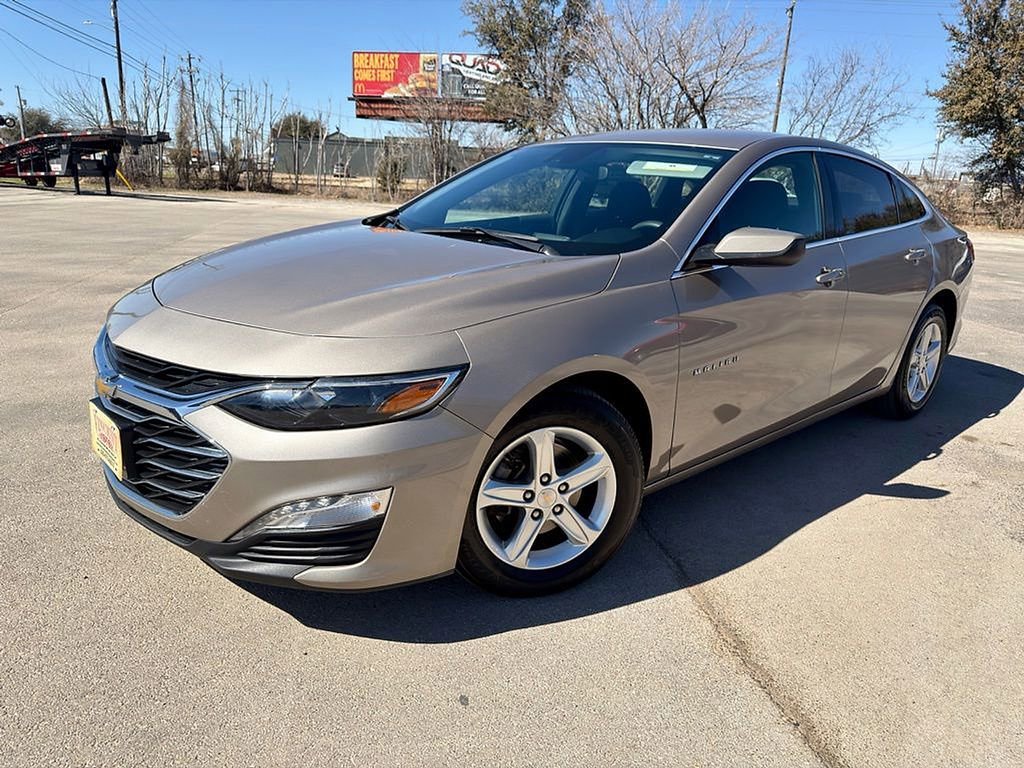 Used 2024 Chevrolet Malibu LT image 1