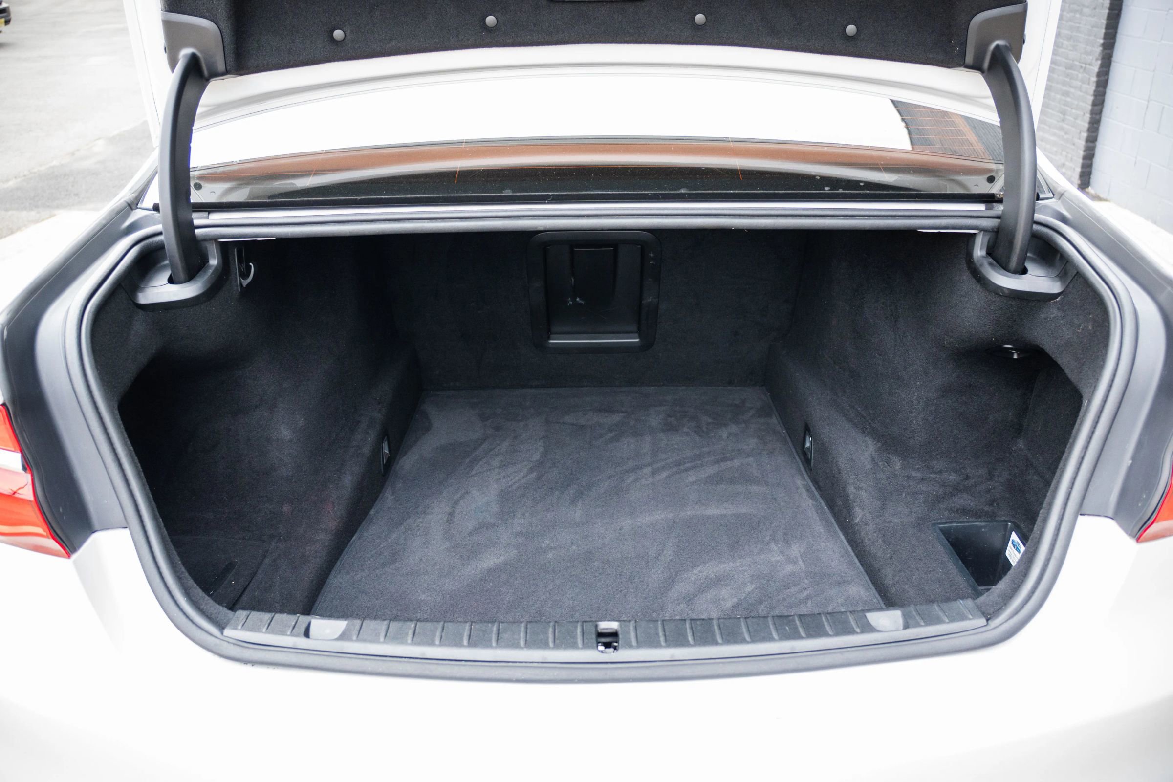 Used 2017 BMW 740i xDrive image 25