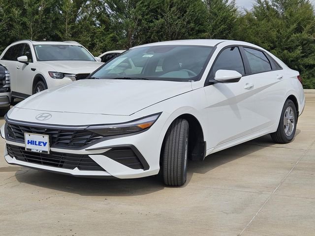 New 2026 Hyundai Elantra SE image 2