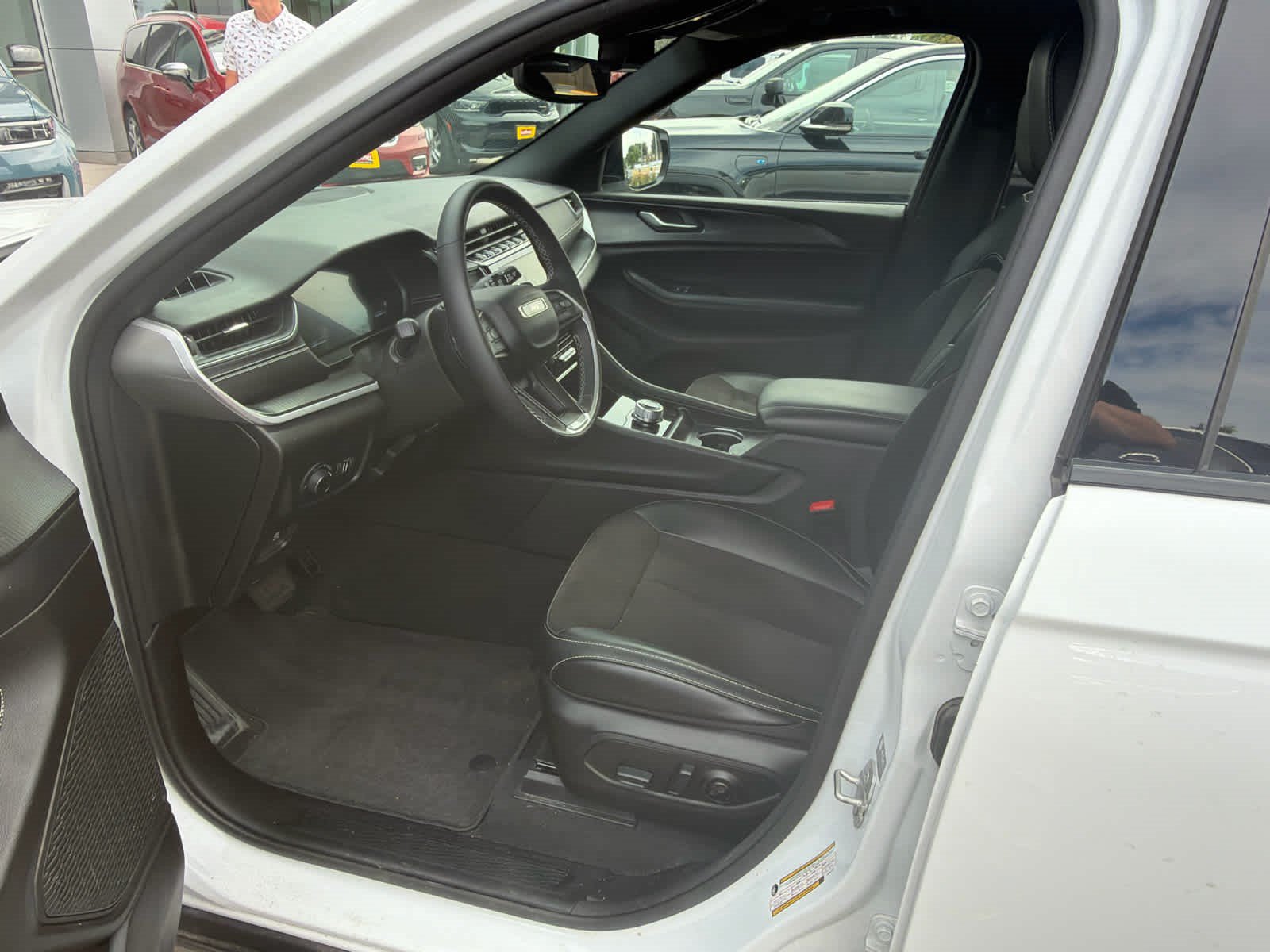 Used 2023 Jeep Grand Cherokee Altitude AWD/4WD image 11