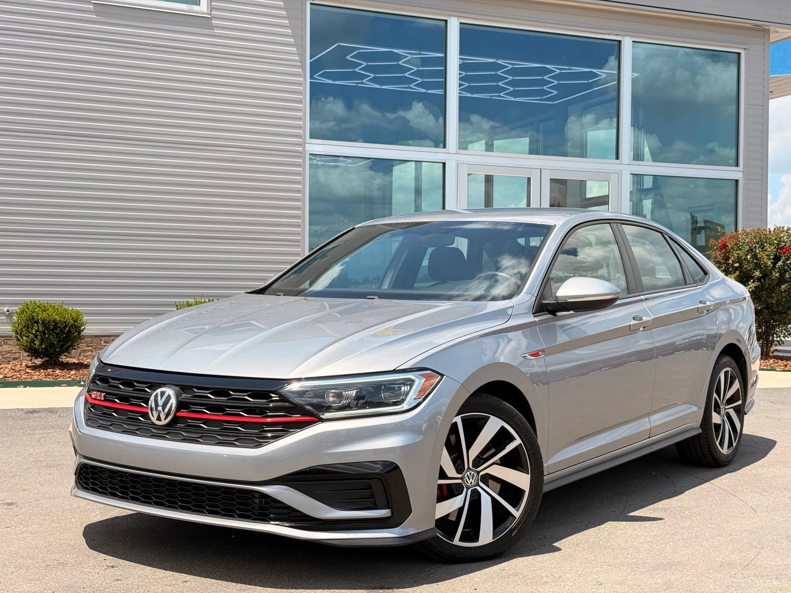 Used 2021 Volkswagen Jetta GLI FWD image 2