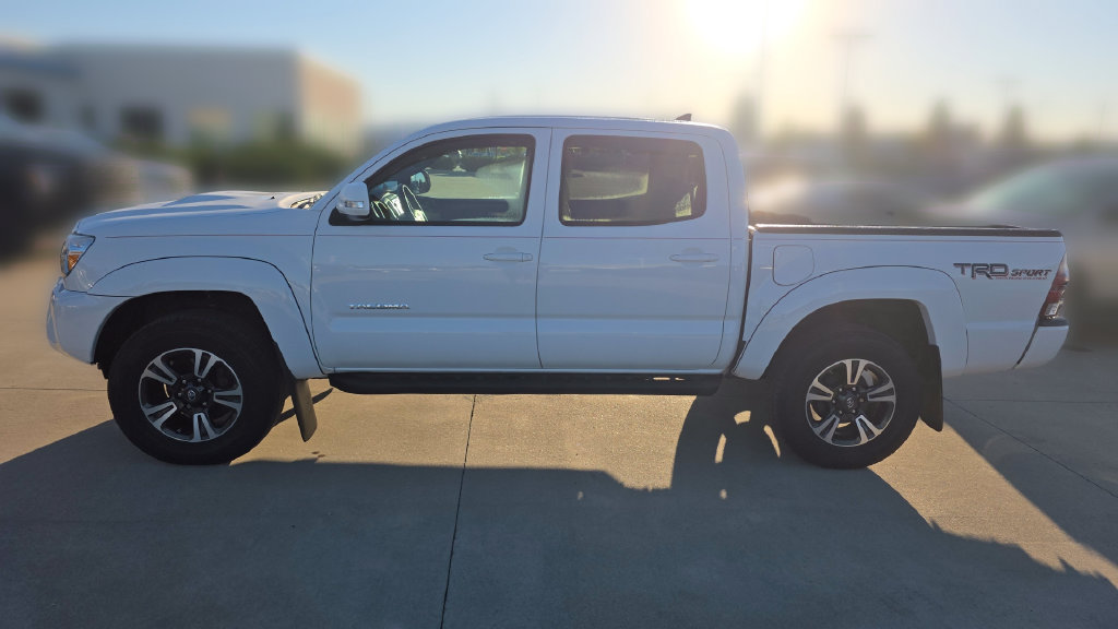 Used 2014 Toyota Tacoma 4x4 Double Cab w/ TRD Sport Package image 2