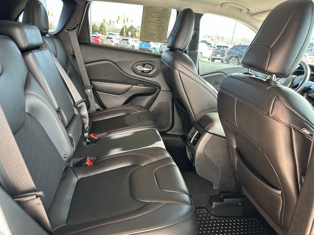 Used 2019 Jeep Cherokee Trailhawk w/ Cold Weather Group image 17