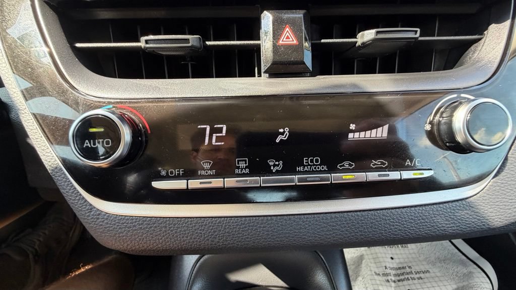 Used 2022 Toyota Corolla LE FWD image 19