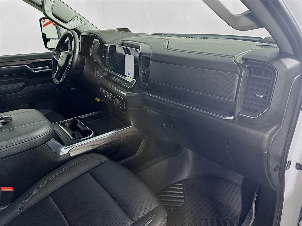 Used 2024 Chevrolet Silverado 3500 LTZ image 32