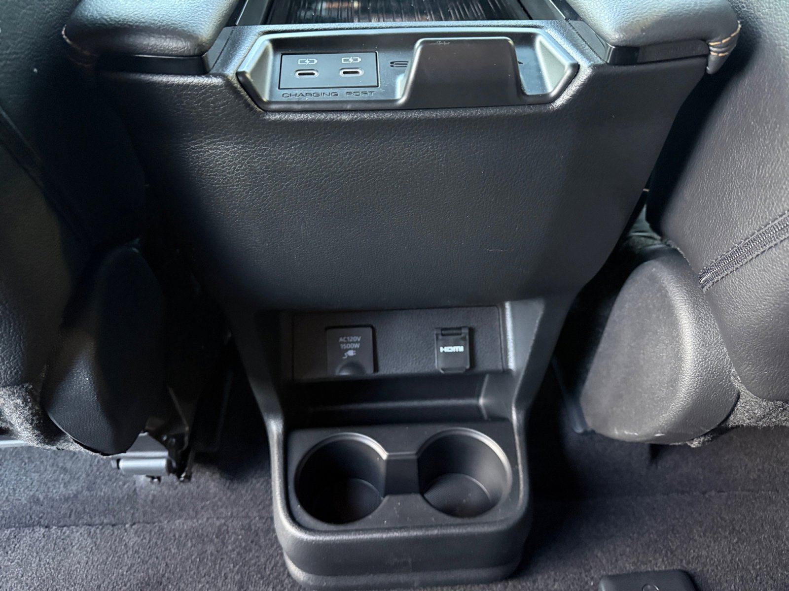 Used 2025 Toyota Sienna XLE Woodland Edition image 29