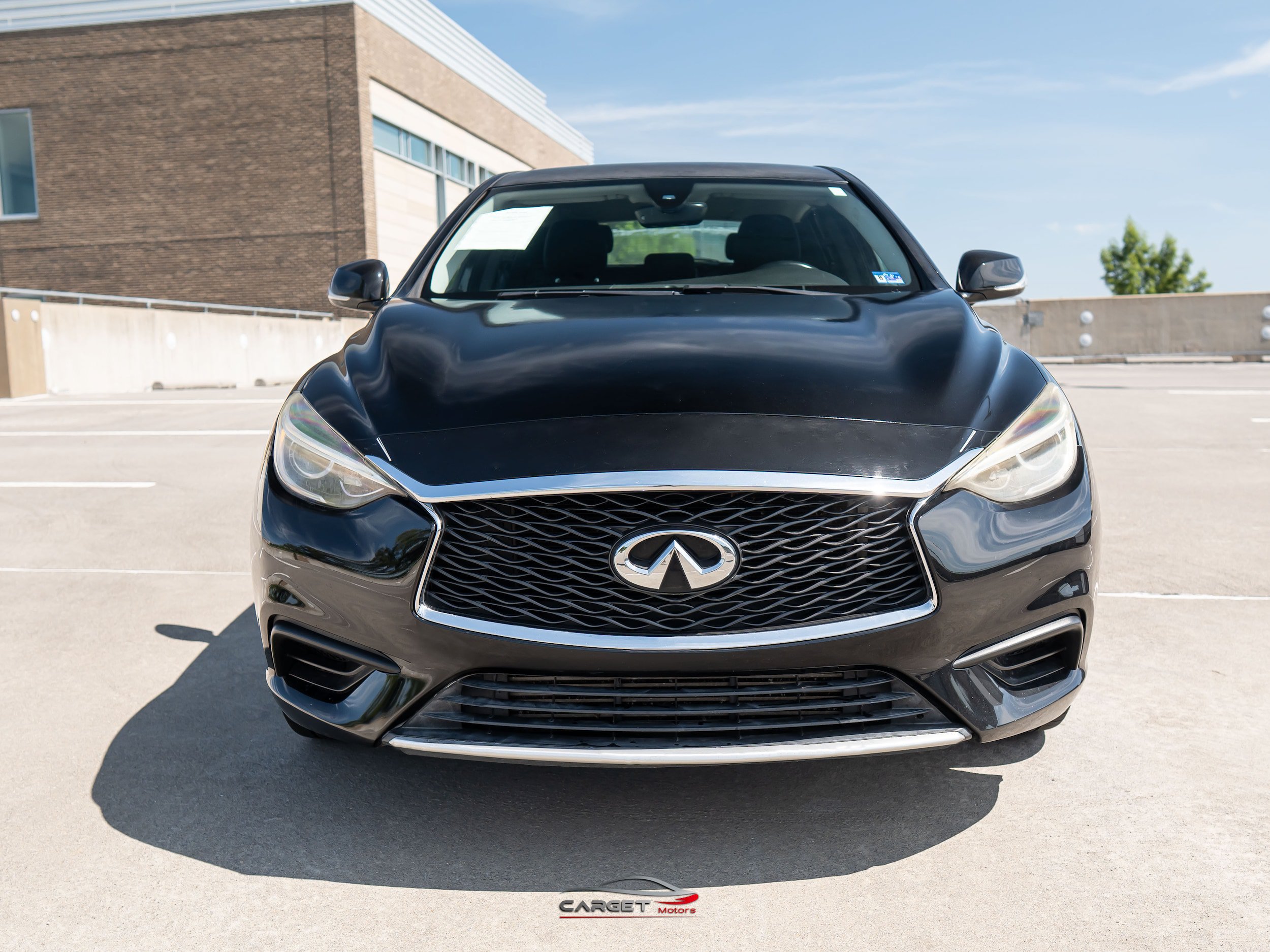 Used 2018 INFINITI QX30 FWD image 2