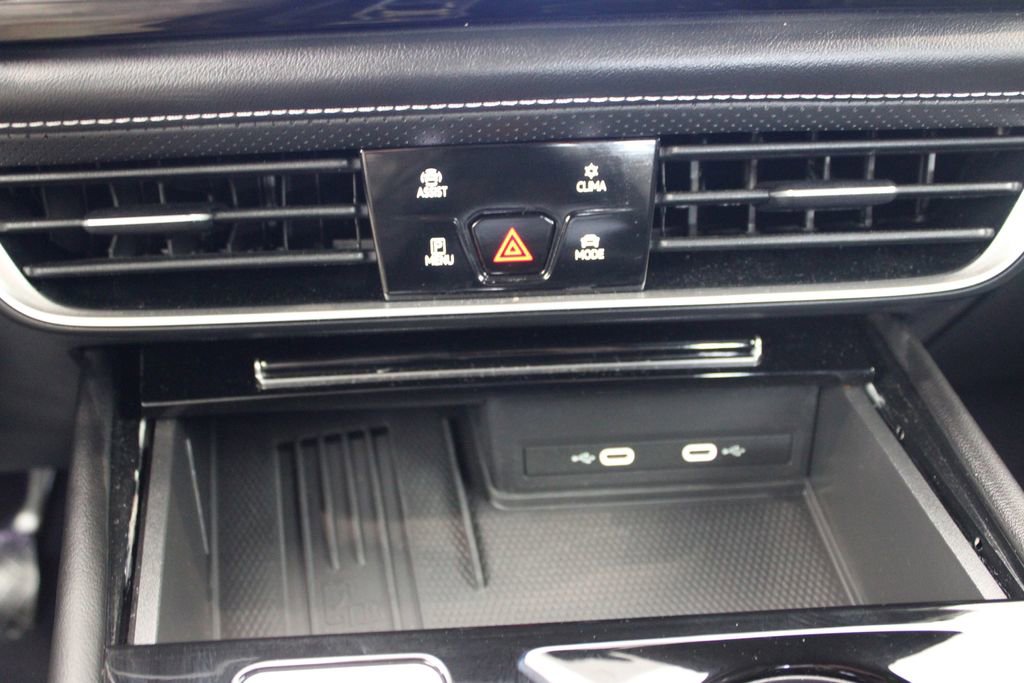 Used 2025 Volkswagen Atlas Cross Sport SE image 19