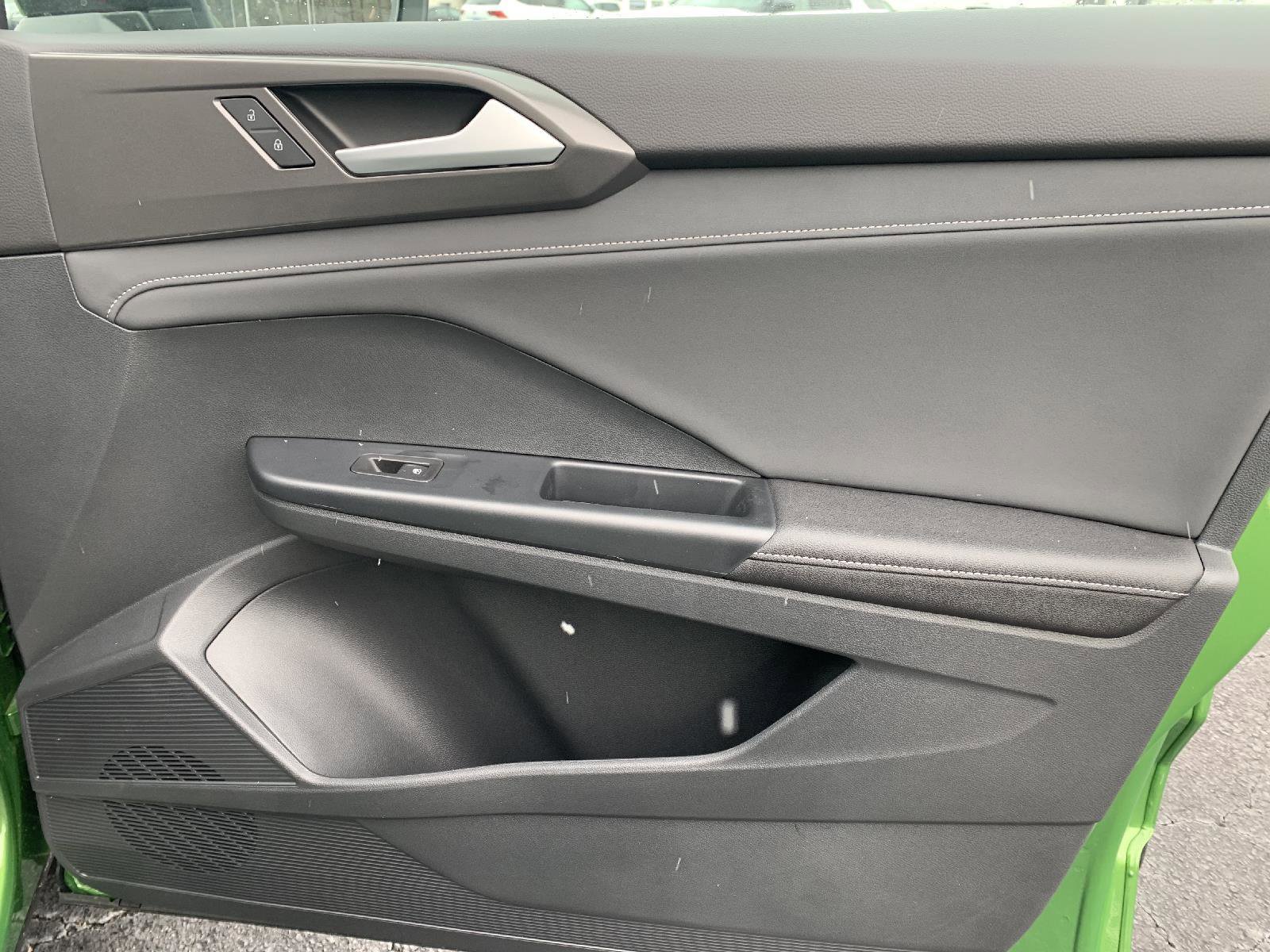 Used 2025 Volkswagen Taos SE w/ Taos Adventure Package (SXB) image 23