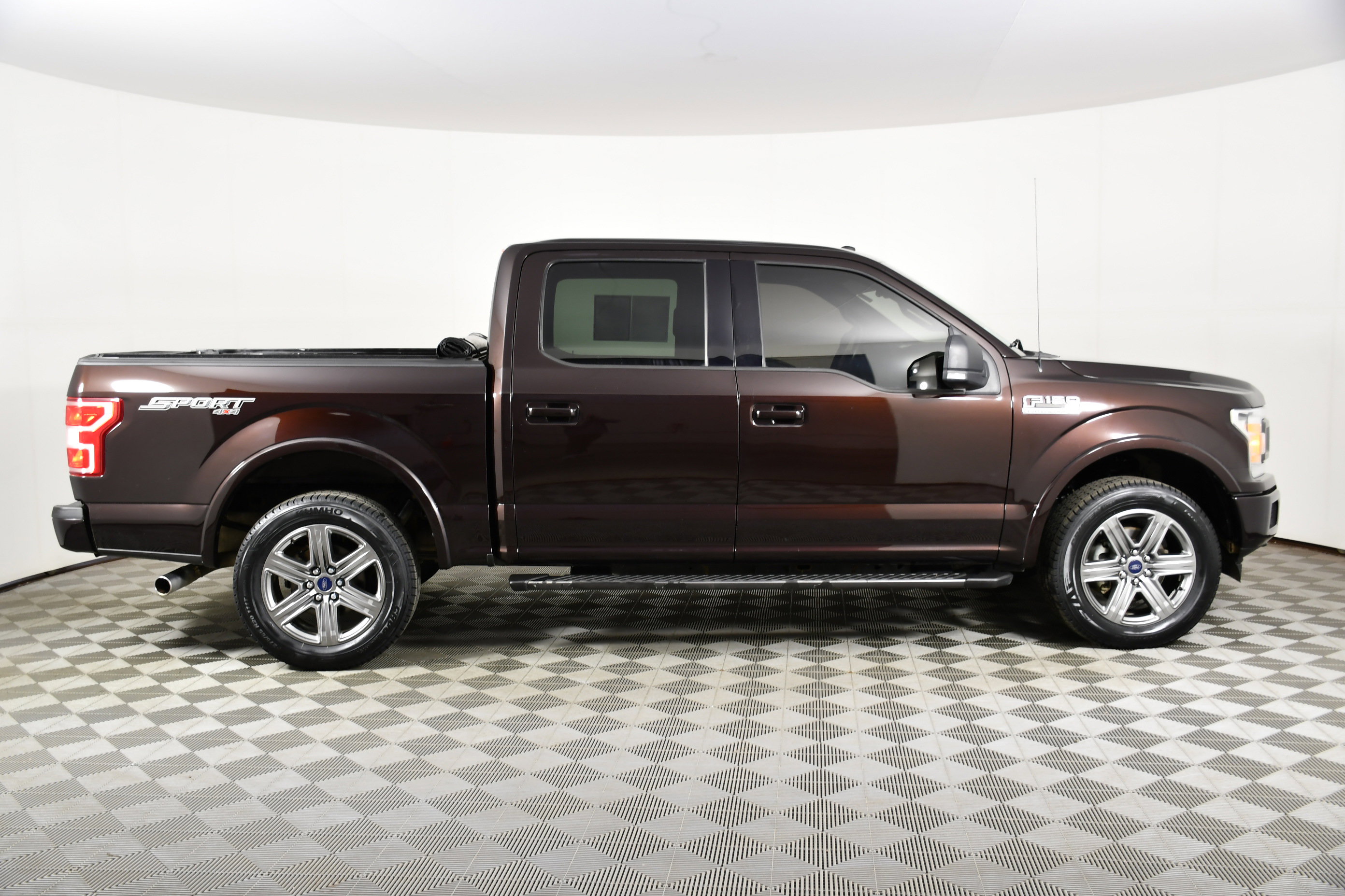 Used 2018 Ford F150 XLT w/ Equipment Group 302A Luxury AWD/4WD image 5