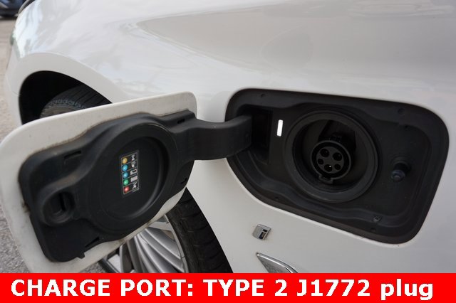 Used 2018 BMW 530e xDrive w/ Premium Package 2 image 13