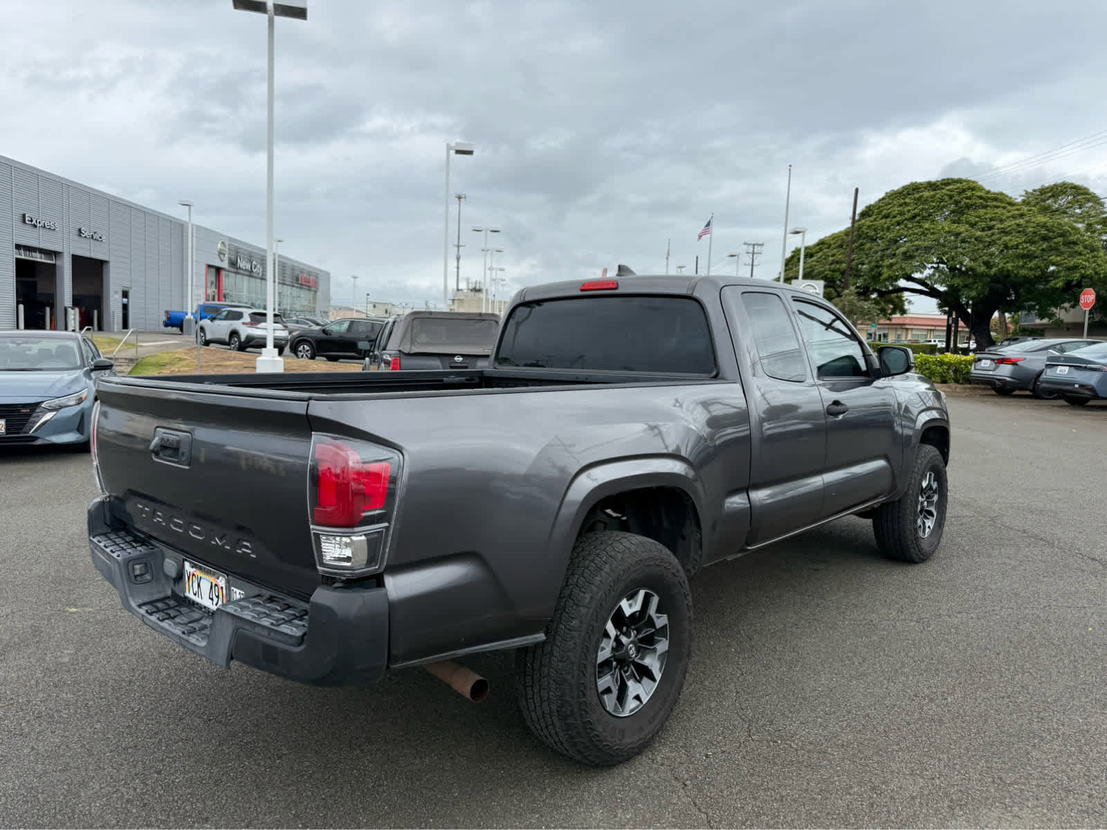 Used 2017 Toyota Tacoma SR5 RWD image 3