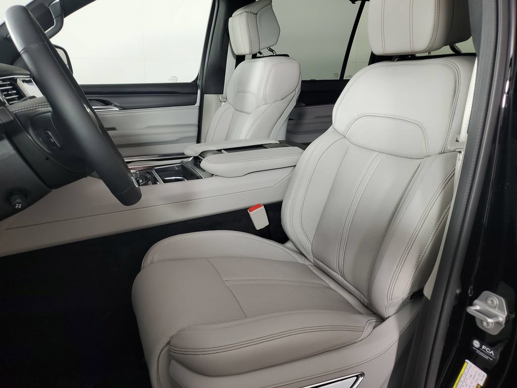 New 2026 Jeep Grand Wagoneer Summit AWD/4WD image 12