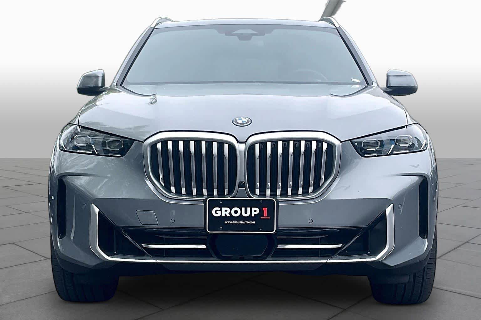 Used 2025 BMW X5 xDrive50e w/ Climate Comfort Package AWD/4WD image 3