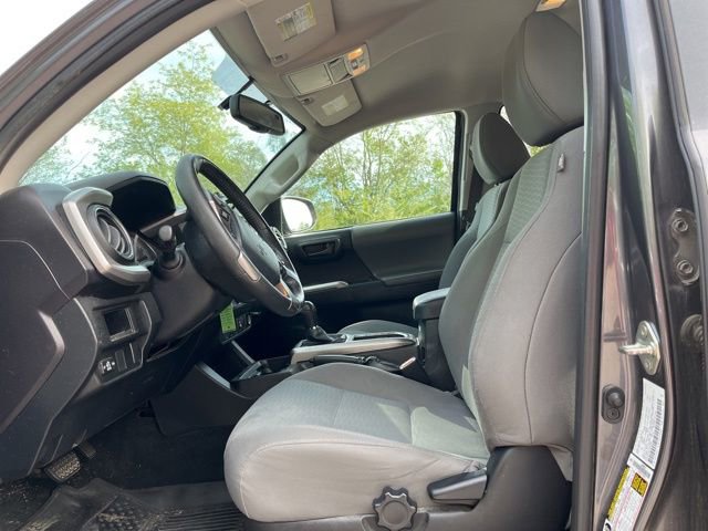 Used 2017 Toyota Tacoma SR5 w/ Tow Package RWD image 32