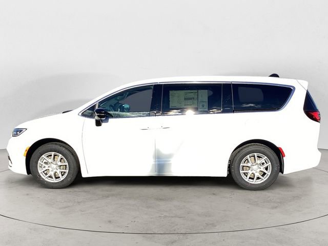 New 2026 Chrysler Pacifica Select image 2