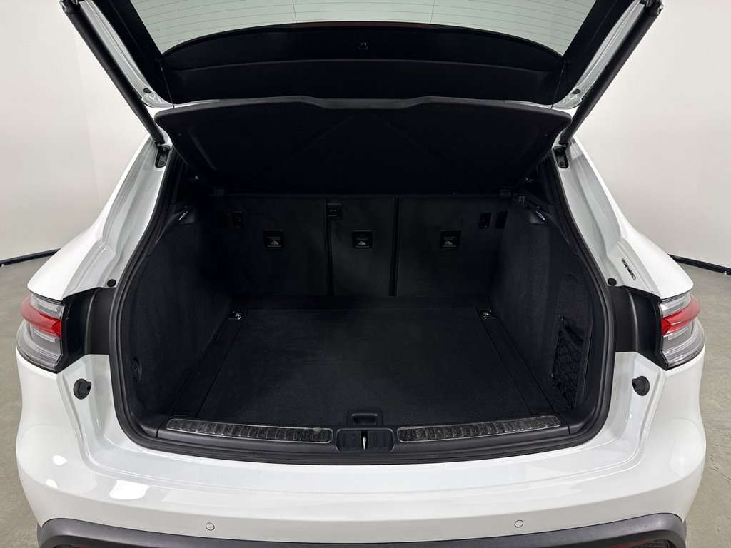Certified 2025 Porsche Macan AWD/4WD image 21