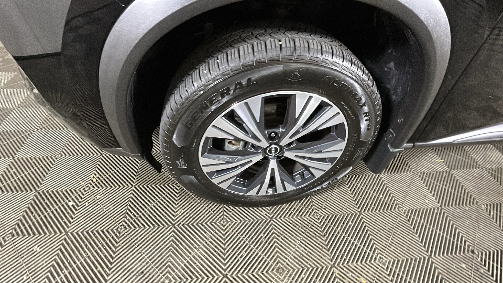 Used 2023 Nissan Rogue SV AWD/4WD image 11