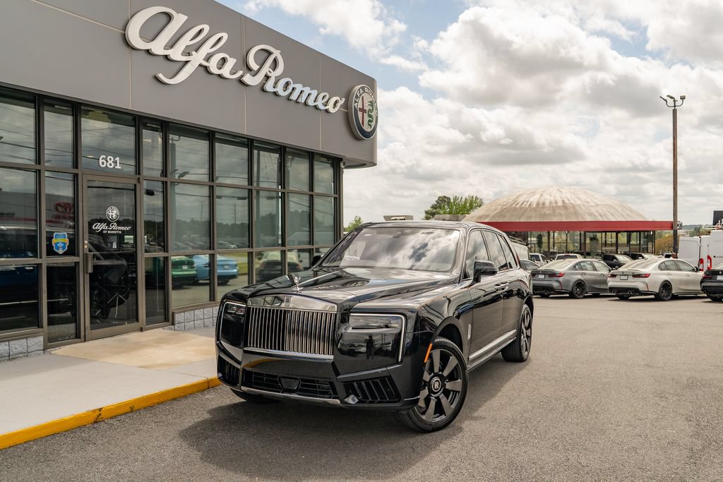 Used 2025 Rolls-Royce Cullinan AWD/4WD image 2