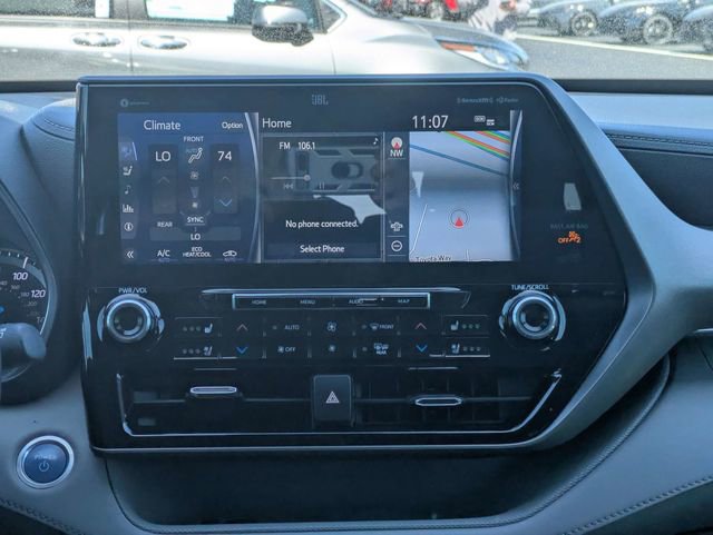 Used 2021 Toyota Highlander Limited FWD image 17