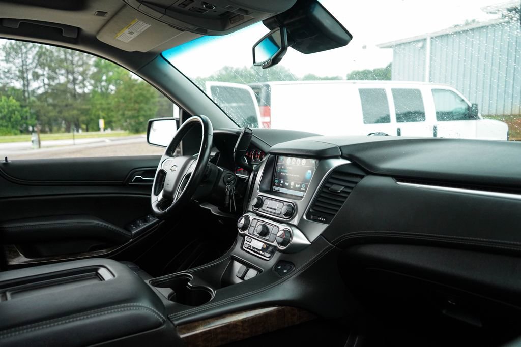 Used 2019 Chevrolet Suburban LT AWD/4WD image 15