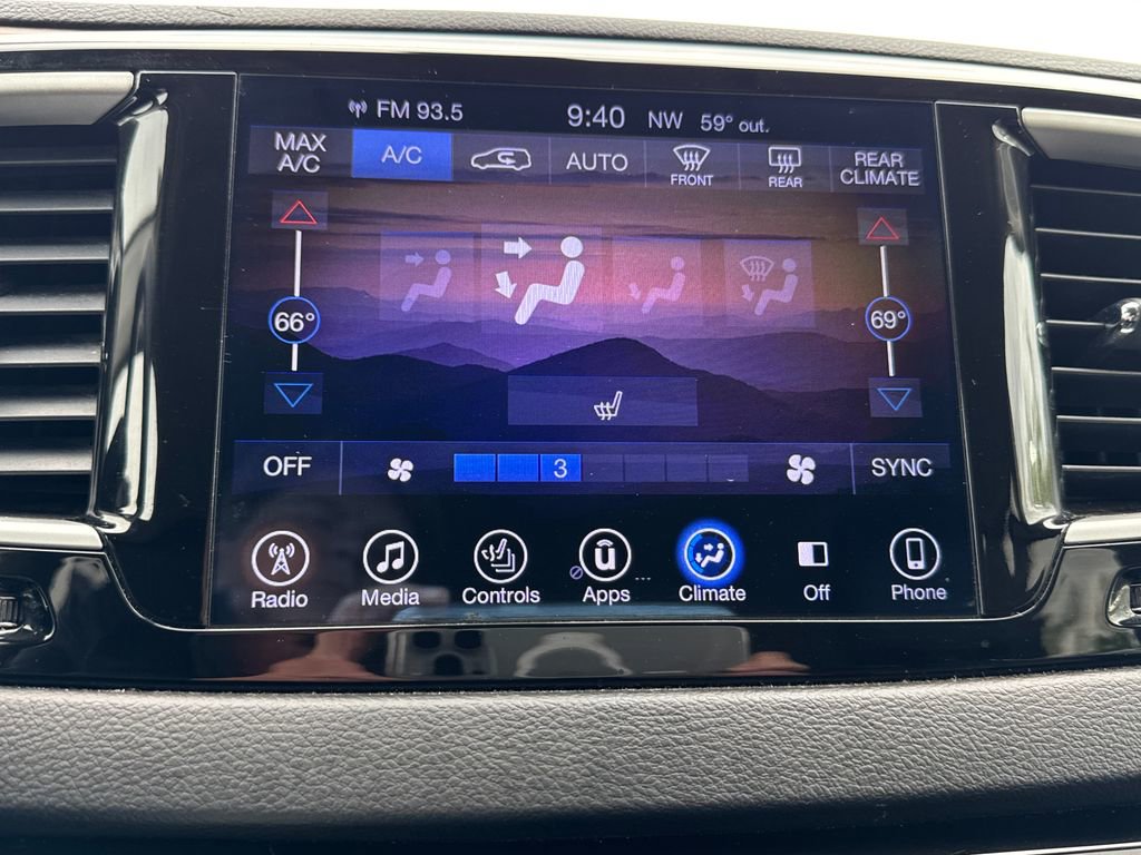 Used 2017 Chrysler Pacifica Touring-L w/ 13 Speaker Alpine Sound Group FWD image 20