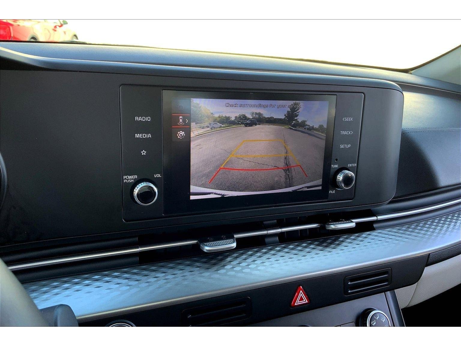 Used 2023 Kia Carnival LX image 20