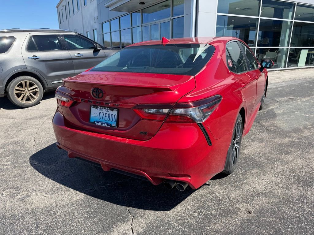 Used 2022 Toyota Camry SE w/ Cold Weather Package FWD image 3