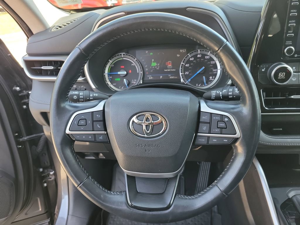 Used 2022 Toyota Highlander XLE image 25