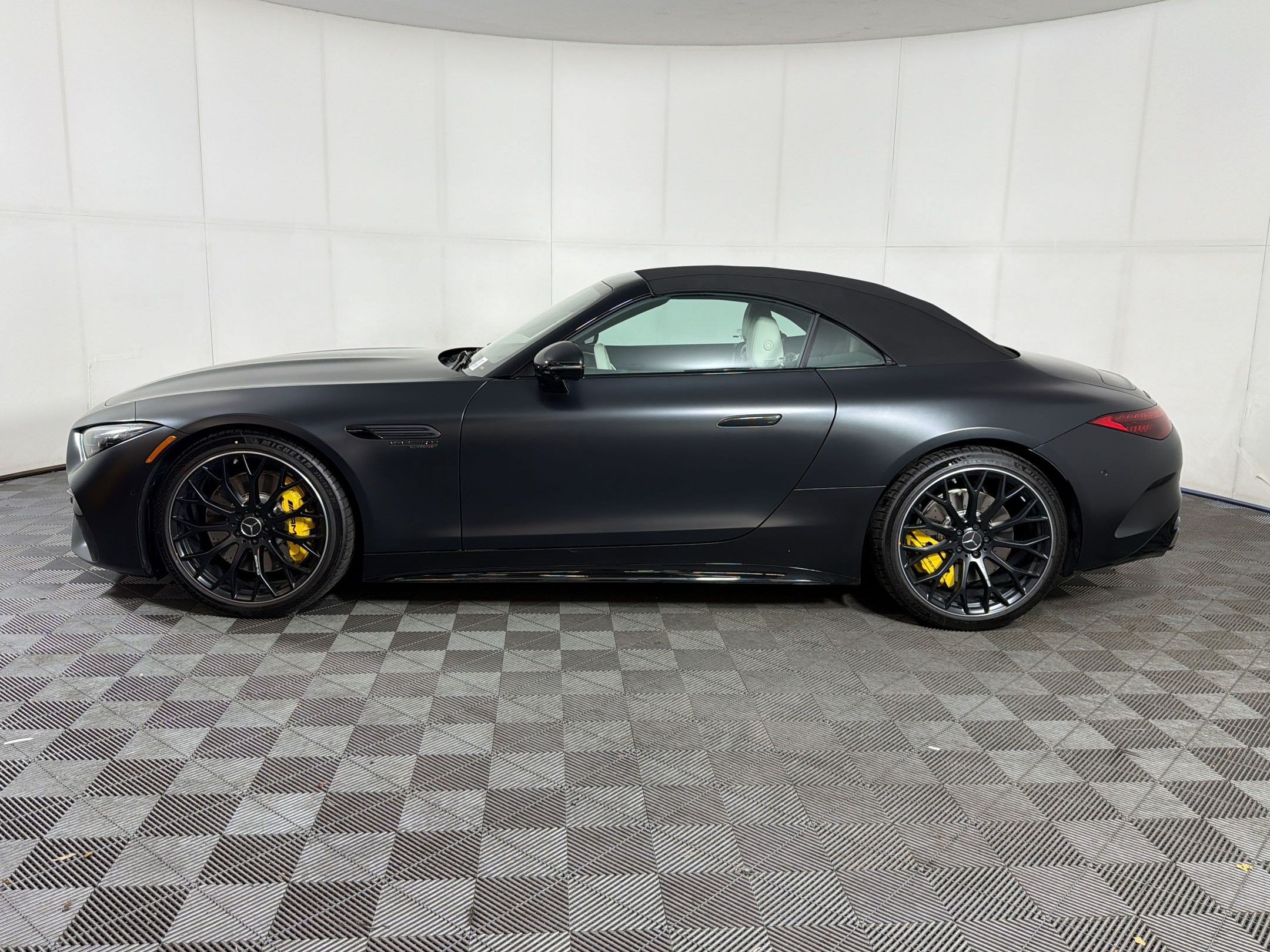 New 2027 Mercedes-Benz SL 55 AMG 4MATIC image 2
