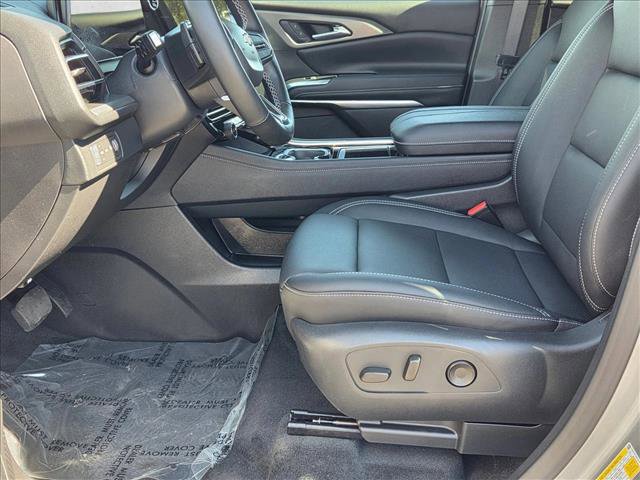 Used 2024 Chevrolet Traverse LT image 15