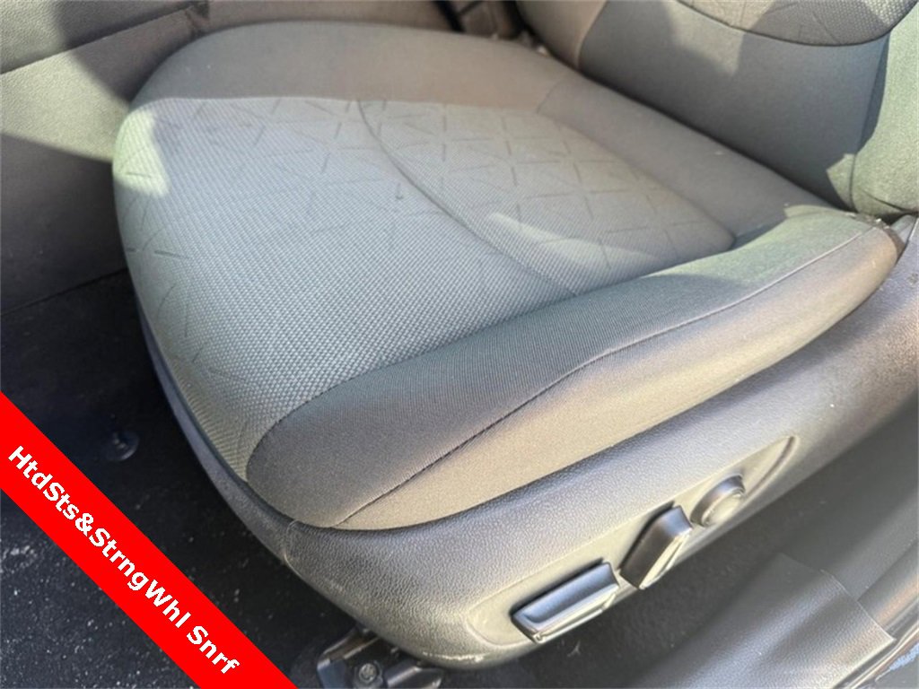 Used 2022 Toyota RAV4 XLE w/ Convenience Package image 28