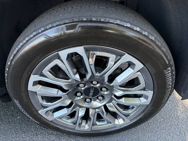 Used 2024 GMC Yukon Denali Ultimate AWD/4WD image 12