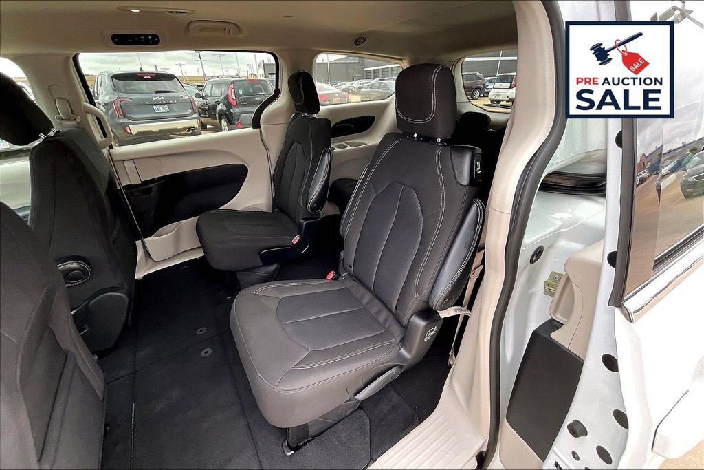 Used 2023 Chrysler Voyager LX FWD image 25