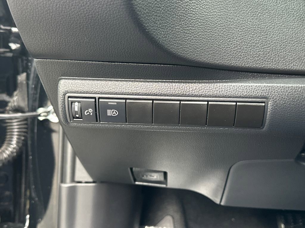 Used 2024 Toyota Corolla LE FWD image 17