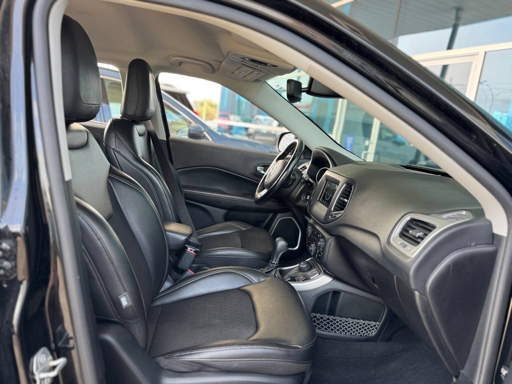 Used 2020 Jeep Compass Latitude AWD/4WD image 25