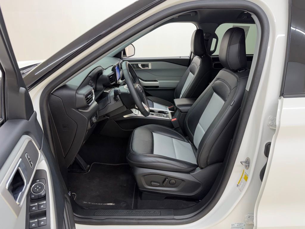 Used 2024 Ford Explorer XLT w/ Equipment Group 202A image 22