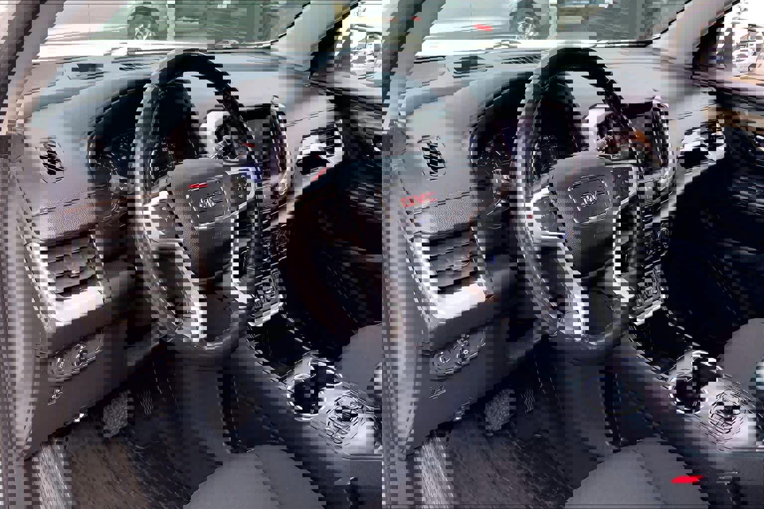 Used 2020 GMC Terrain SLE w/ Driver Convenience Package image 16