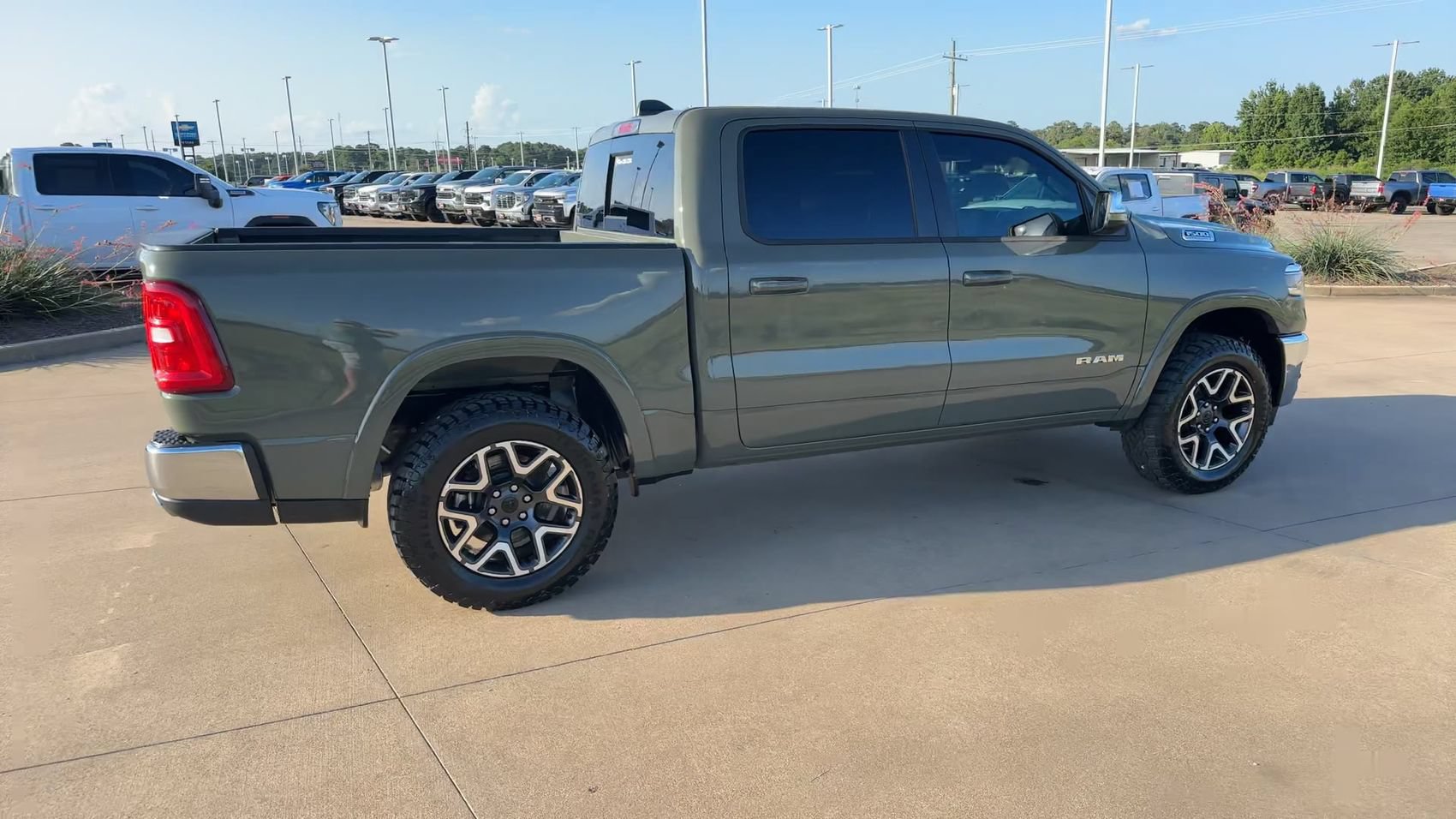 Used 2026 RAM 1500 Laramie AWD/4WD image 9