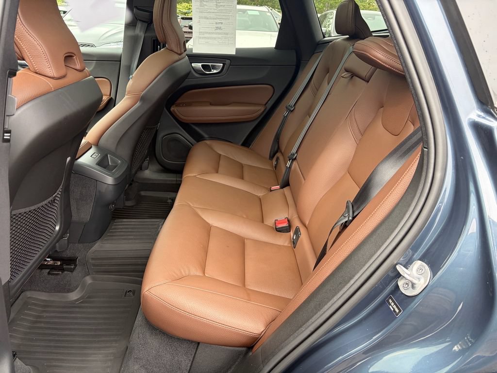 Certified 2024 Volvo XC60 B5 Plus w/ Climate Package AWD/4WD image 9