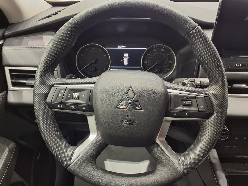 New 2025 Mitsubishi Outlander ES image 15